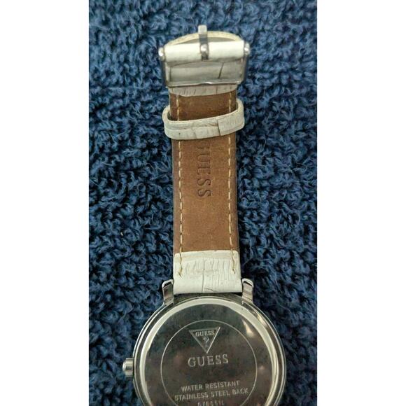 Guess Women's Silver and White Watch Bedazzled Hearts 676051L Needs Battery - Picture 4 of 6